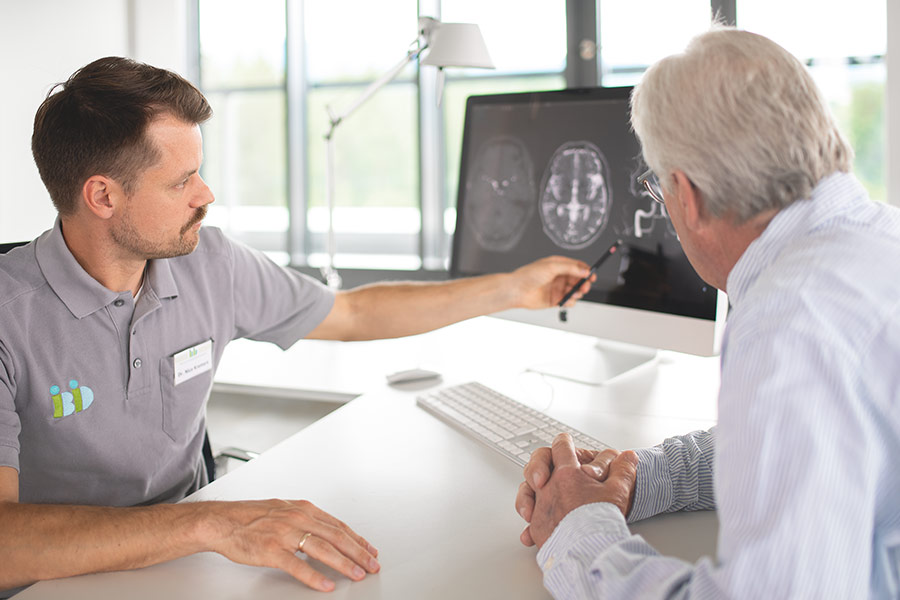 Dr. Kremers bei Patientenberatung